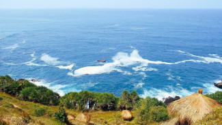 Menelusuri Keindahan Pantai Menganti di Kebumen