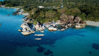 Pesona Magis Pantai Tanjung Tinggi di Negeri Laskar Pelangi