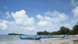 Perpaduan Harmoni Alam Pantai Burung Mandi di Belitung Timur