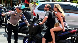 Gelandangan Wisman Jangan Harap Bisa Masuk Bali, Gubernur Koster Bakal Terapkan Saringan Tabungan