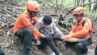 Diguyur Hujan dan Kabut, Tim SAR Selamatkan Pendaki Hipotermia di Gunung Agung