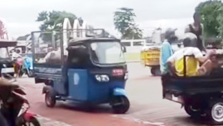 TPS Lawata di Segel Warga, Puluhan Operator Roda Tiga Geruduk Kantor Wali Kota Mataram
