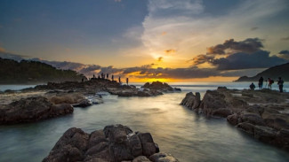 Pantai Wediombo Gunungkidul Destinasi Alam Favorit Wisatawan
