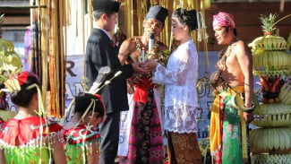Budaya Sastra dalam Pernikahan Dayak Maanyan