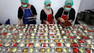 Kepsek MTsN 12 Banyuwangi Bantah Menu 708 MBG Basi: Bau Asam Berasal dari Jeruk dan Saus!
