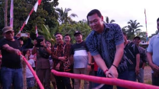 Pemukulan Gong dalam pesta adat Gawai Dayak Dusun Gurung