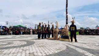 Prosesi Mekan Tun Tano untuk Pesta Adat Dayak Punan