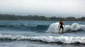 Pantai Batu Karas, Liburan dan Tempat Surfing Oke di Ciamis