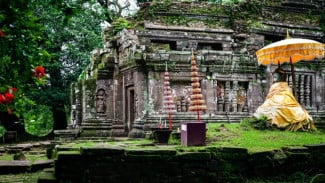 Memohon Berkat dalam Festival Vat Phou