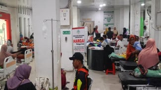 IGD RSUD Dompu Penuh, Pasien Terpaksa Gunakan Kursi