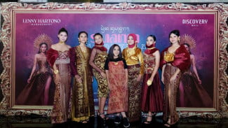 Swarna Nusantara Vol. 2 Angkat Pesona Wastra Nusantara dan Industri Kreatif Fashion ke Panggung Modern