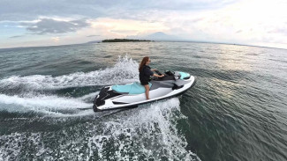 Sensasi Jetski di Pulau Tabuhan, Serunya Membelah Laut Biru Banyuwangi