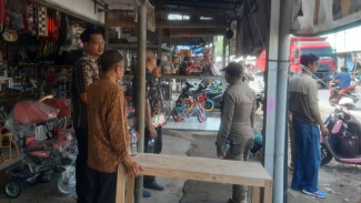 Inilah Upaya Achmad Thoha Selamatkan PKL Pasar Desa Bajulmati dari Penertiban Satpol PP