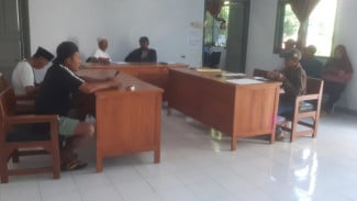Ribuan Blanko Menumpuk, Petani di Wongsorejo Keluhkan Keterlambatan Barcode Solar