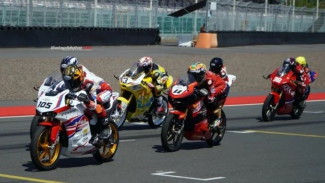 Duel Sengit Warnai Race 1 Mandalika Racing Series Putaran 3, Persaingan Antar Pembalap Kian Ketat