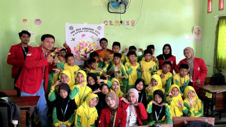 Mahasiswa KKN 16 Untag Banyuwangi Edukasi Anti Perundungan dan Detoks Gawai Lewat Metode Belajar Sambil Bermain