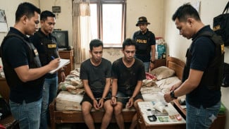 Timsus 3 Personel Polda Jatim Sikat Gloding, Pengedar Sabu 1 Ons di Genteng Tidak Berkutik