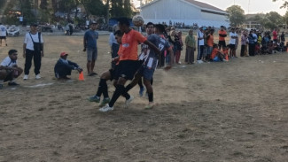 Respon Cepat dan Edukatif: Cara Heri Kuswanto Tangani Protes Kartu Merah di Tournamen Mini Soccer Desa Bajulmati