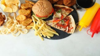 Enak dan Praktis, Tapi Jangan Keseringan! Ini Bahaya Junk Food yang Diam-Diam Mengintai