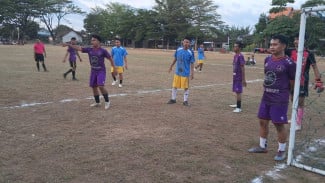 Strategi Haji Adi Jagal Antarkan Tim Raih Poin Penuh di Tournamen Mini Soccer Desa Bajulmati