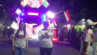Aksi Epic Mami Ine Guncang Parade Sound Horeg Desa Sumber Kencono