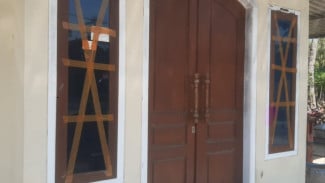 Takut Pecah Digoyang 18 Unit Sound Horeg, Kaca Rumah Warga Desa Sumber Kencono Dilakban