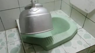 Mengenal Penyebab dan Solusi WC Berkerak