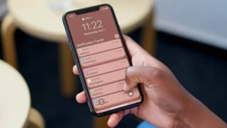 Ternyata Bukan Karena Ada Pesan, Ini Alasan Kita Sering Cek HP Tanpa Sadar