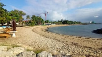 Menikmati Pagi di Sanur: Olahraga SUP dan Belanja Seni di Pasar Sindu