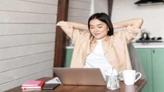 Kerja Sesuai Passion atau Kejar Gaji? Dilema Anak Muda Saat Memilih Karier