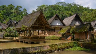 Sejarah Asal-Usul dan Identitas Kampung Naga