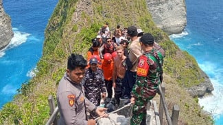Jatuh ke Jurang 80 Meter di Kelingking Beach, Evakuasi Jenazah WNA Berlangsung 1,5 Jam