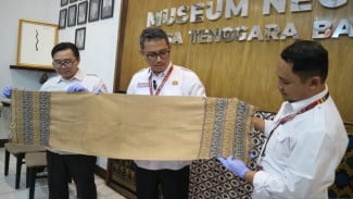 Kain Pesujudan Berusia Lebih 100 Tahun Kembali ke NTB