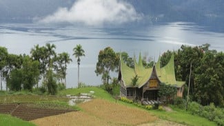 Pesona Alam Tradisional dan Kearifan Lokal Masyarakat Danau Maninjau