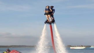 Flyboard di Bali: Sensasi Terbang Bak Superhero di Atas Laut