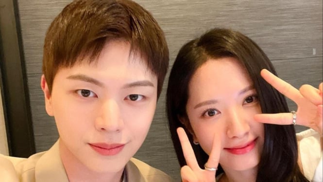 Sungjae BTOB dan Bona WJSN foto bersama