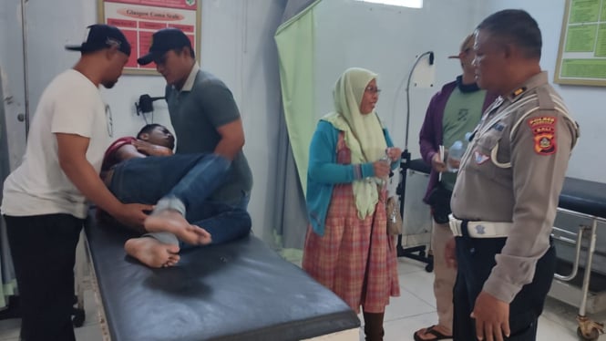 Pemotor menjalani perawatan di Puskesmas Gilimanuk