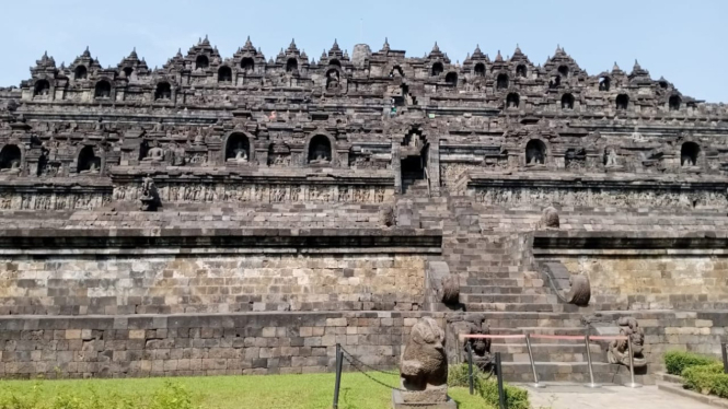 Kemegahan Candi Buddha Terbesar di Dunia