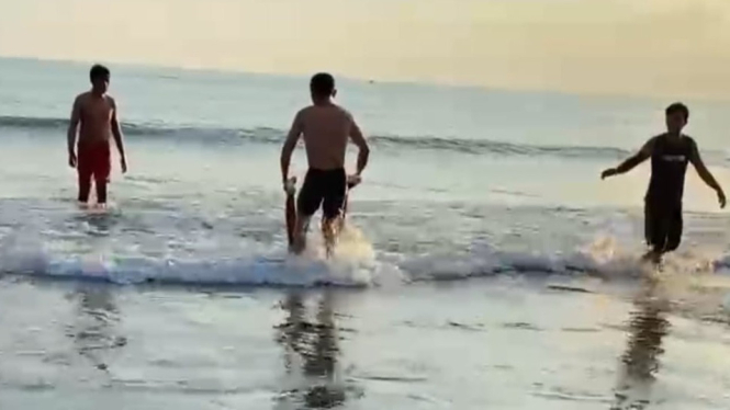 Liburan ke pantai, warga tenggelam di Pantai Baluk Rening