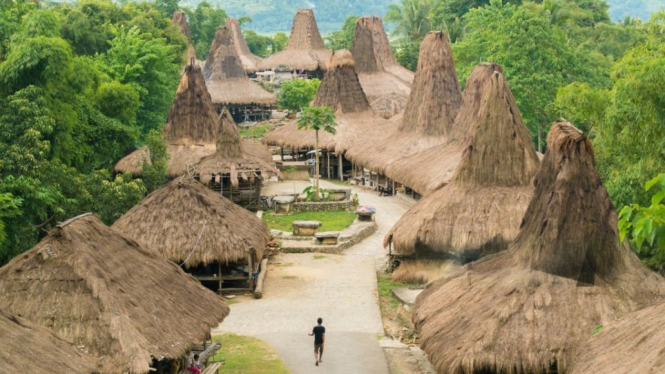 Struktur pondok tradisional di Kampung Adat Praijing, Sumba