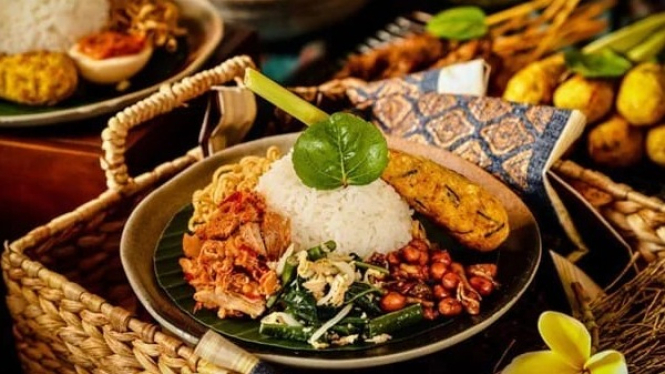Nasi campur bali yang menggugah selera