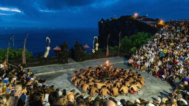 Tari Kecak menjadi daya tarik bagi wisatawan
