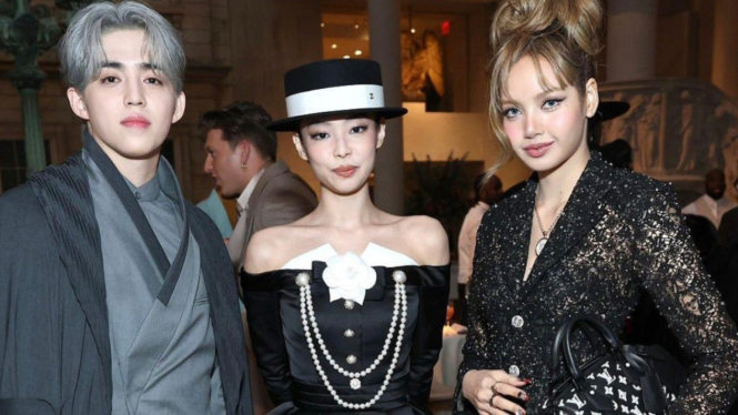 Lisa, Jennie, S.Coups Hadiri Met Gala 2025 Superfine