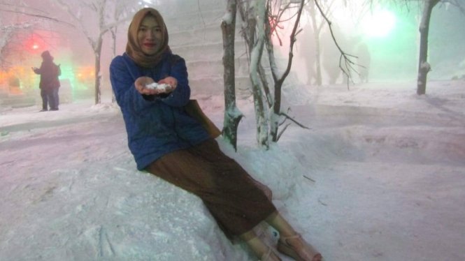 Seorang Pengunjung di First Frozen Kingdom, Revo Mall Bekasi