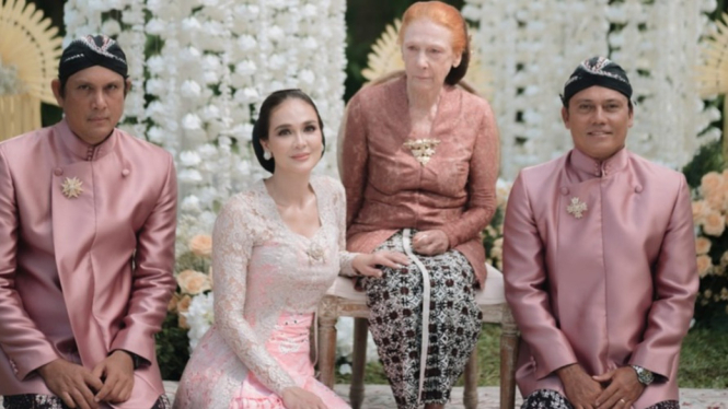Acara siraman Luna Maya di Bali