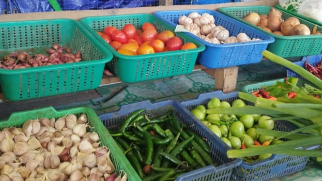 Kebutuhan bahan pangan dijual pedagang di pasar tradisional