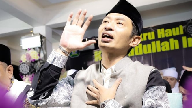Mendiang Gus Alam di acara Ponpes Alfadlu Wal Fadlilah
