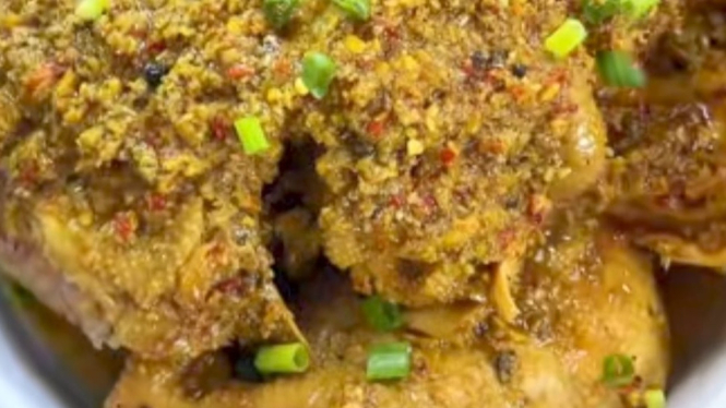 Ayam betutu bumbu medok khas Bali