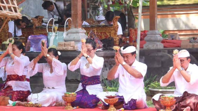 Pemkab Buleleng melaksanakan upacara Piodalan