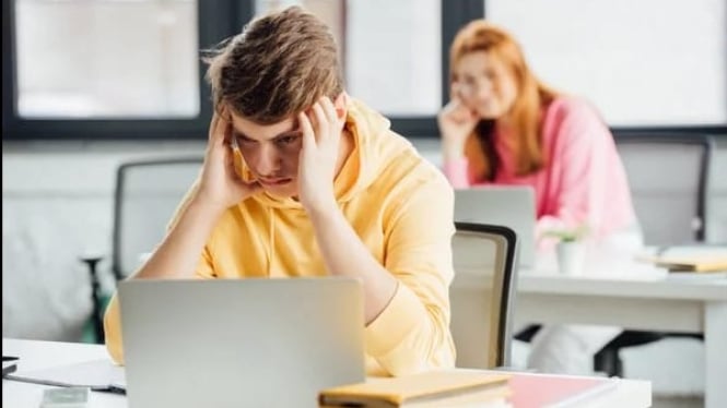 Tips Mengatasi Stres Mata Akibat Laptop dan Hp